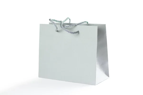 灰色の美しいギフト バッグ クローズ アップ 白い背景に分離 — ストック写真