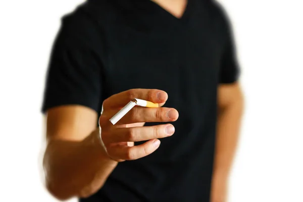 Een Man Houdt Een Gebroken Sigaret Zijn Hand Close Geïsoleerde — Stockfoto