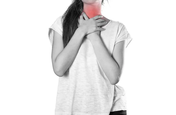 少女は 彼女の喉を保持します 喉の痛み 狭心症 クローズ アップ 白い背景に分離 — ストック写真
