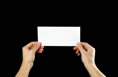 Boş broşür kitapçık elinde tutan el. Siyah arka plan üzerine izole. Adam gösterisi Kağıt Ofset. Sayfa şablonu. Elinde kitap. Kitapçık Katlama tasarım. Okuyun kağıt sayfası göstermek kat.