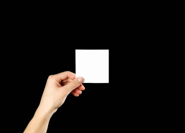 Boş broşür kitapçık elinde tutan el. Siyah arka plan üzerine izole. Adam gösterisi Kağıt Ofset. Sayfa şablonu. Elinde kitap. Kitapçık Katlama tasarım. Okuyun kağıt sayfası göstermek kat.