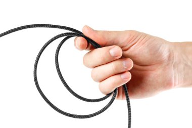 Plastik teller için izolasyonlu kaplamalar tutan el. Yakın çekim. Beyaz arka plan üzerinde izole.