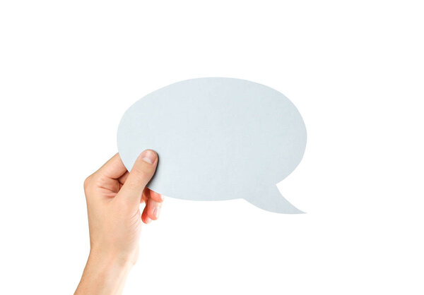 Рука держит пустой пузырь речи. Закрывай. Изолированный на белом фоне
.