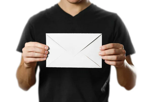 Een Man Met Een Envelop Geïsoleerd Witte Achtergrond — Stockfoto