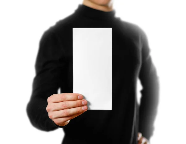 男を示す空白の白いチラシ パンフレット小冊子 リーフレット プレゼンテーション パンフレットは 手を握り合う 男をオフセット用紙 — ストック写真