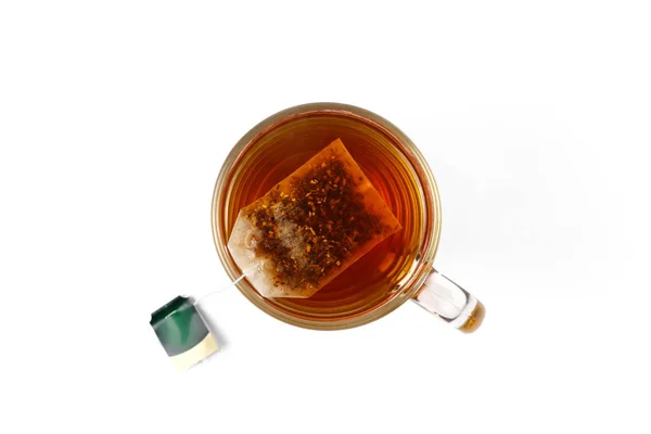 一杯红茶和茶袋 闭上你的嘴顶部视图 隔离在白色背景上 — 图库照片