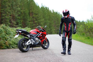 Krasnoyarsk, Rusya-Mayıs 29, 2018: güzel motosikletçi Fu