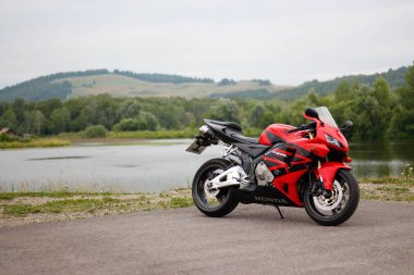 Krasnoyarsk, Rusya - 25 Mayıs 2018: Kırmızı ve siyah sportbike Hond