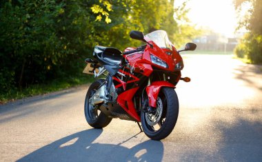 Krasnoyarsk, Rusya - 25 Mayıs 2018: Kırmızı ve siyah sportbike Hond