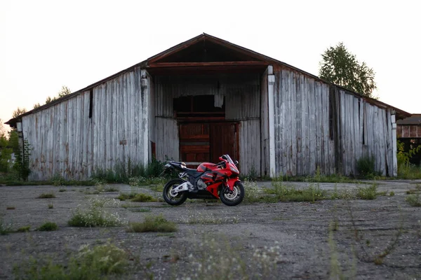 Krasnojarsk, russland - 25. Mai 2018: rot und schwarz sportbike hond — Stockfoto