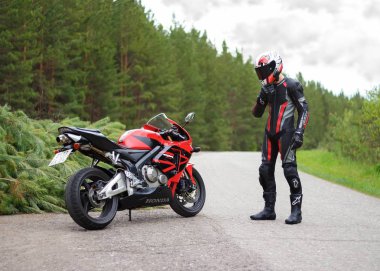 Krasnoyarsk, Rusya - 24 Mayıs 2018: Güzel motosikletçi Fu