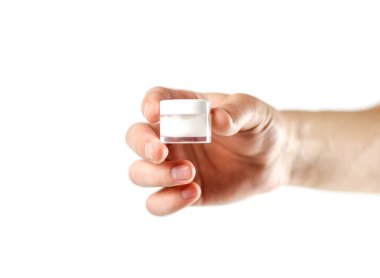 El Beyaz dudak Balm tutarak. Kapat şunu. Beyaz giriş üzerinde izole