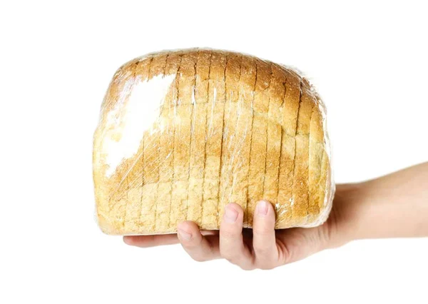 Mano sosteniendo una barra de pan rebanado. De cerca. Aislado sobre blanco — Foto de Stock