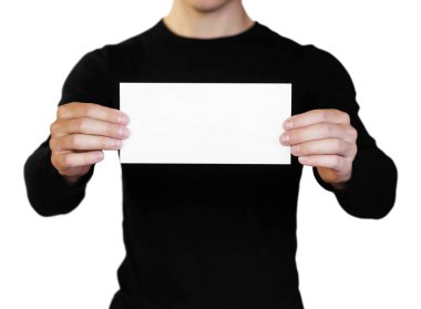 Beyaz bir kağıt tutan bir adam. Kitapçık tutuyor. Kapat u