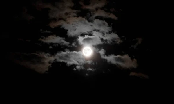 Full Moon Lots Clouds Close Night Shot — Stock Photo, Image