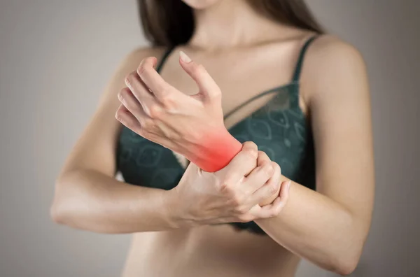 Pain Hand Woman Highlighted Red Gray Background Close — Stock Photo, Image