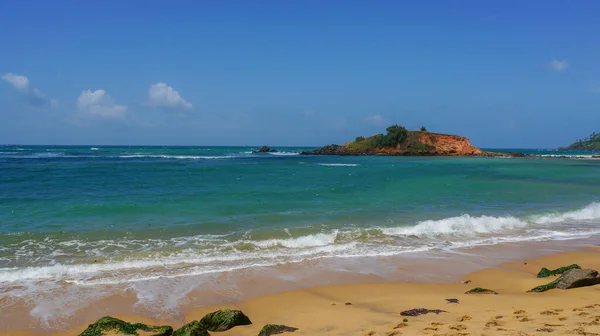 Mirissa plaj adası. Mirissa South, Sri Lanka