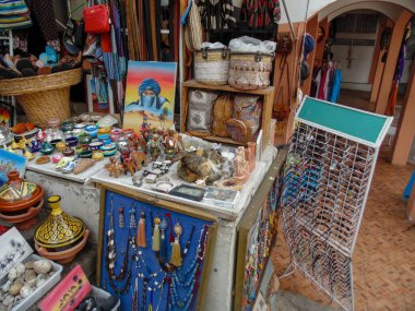 Fas 'taki pazar. Uyuyan kedi.