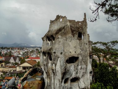 Tımarhane. Otelin ana kutusu.