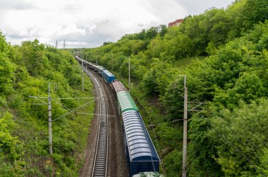 Ufa, Rusya - 06-11-2018: Rus Demiryolları - kargo treni