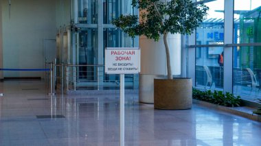 Moskova, Rusya - 09-43-2016: Uluslararası Havaalanı Domodedovo - plakası 