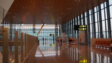 Doha, Katar - 09-13-2016: Hamad Uluslararası Havalimanı - varış bölgesi
