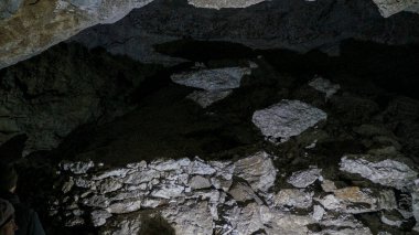 Rusya, Kungur: Buz Mağarası. Taş yığınından bir sıçan formunda bir gölge