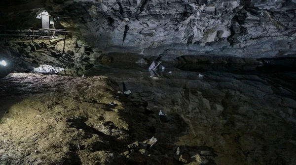 Ρωσία Kungur Παγωμένη Σπηλιά Υπόγεια Λίμνη Σπήλαιο Φιλίας Των Λαών — Φωτογραφία Αρχείου