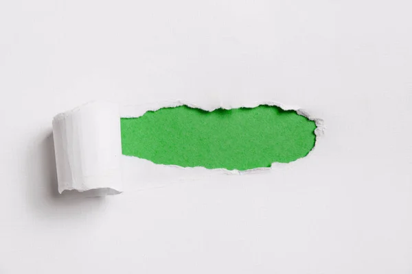 Livro Branco Rasgado Com Espaço Cópia Verde Para Seu Texto — Fotografia de Stock