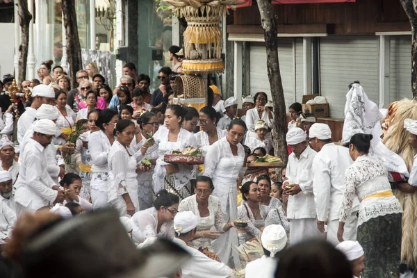 Seminyak Bali Indonesië Maart 2016 Balinese Hindoe Mensen Peforming Rituele — Stockfoto