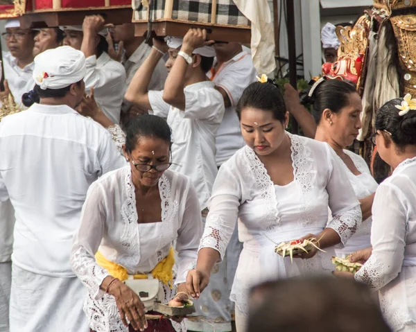 Seminyak Bali Indonésia Março 2016 Pessoas Hindus Balinesas Fazendo Cerimônias — Fotografia de Stock