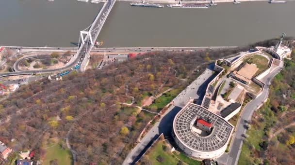 Piękny Widok Szczytu Dnia Cytadeli Gellert Mountain Widok Budapeszt Dunaj — Wideo stockowe