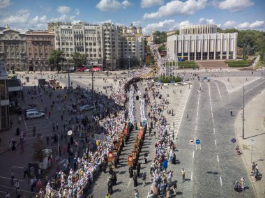 Kiev, Ukrayna - 27 Temmuz 2019: Rus vaftiz bayramında Ortodoks Hıristiyanların dini alayı, Ukrayna, Rusya.