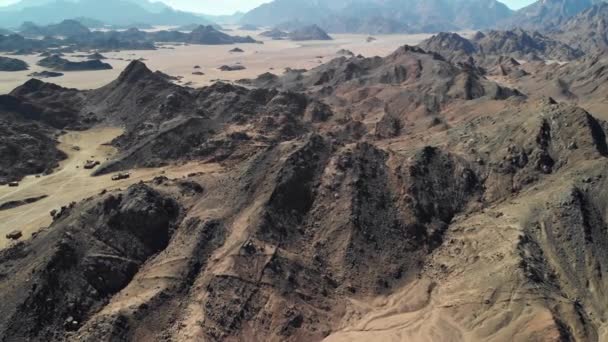 サハラ砂漠 砂漠の山々の一番上のビュー — ストック動画