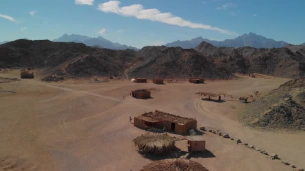 Top View Sahara Desert Desert Mountains Wooden Bedouin Houses Sands — Stock Video