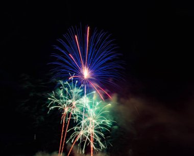 Soyut renkli havai fişek arka plan kaplaması yeni yıl festival için kullanılan.