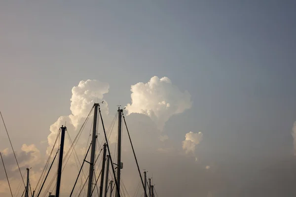 Яхты Мачты Небе Фоне Заката Larnaca Marina Cyprus — стоковое фото