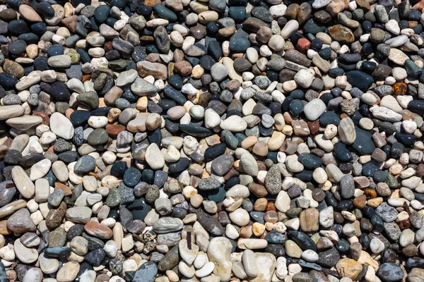 Natural pebbles and sea water background. — Stock Photo, Image
