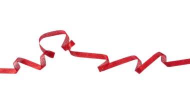 Hediyeler kavramı. Beyaz arka plan üzerinde izole kırmızı saten kurdele afiş