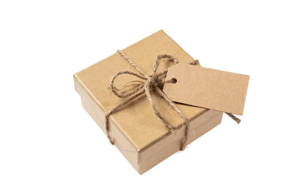 米色隔离回收礼品盒在白色背景上的空白标记 — 图库照片