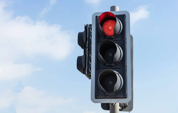 Red Signal Urban Traffic Lights Cars Blue Sky Background — Stock Photo, Image