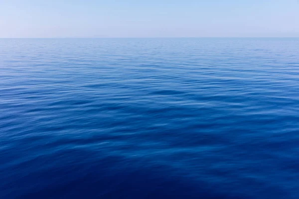 Middellandse Zee Blauwe Hemel Kalme Zee Water Textuur Achtergrond Uitzicht — Stockfoto
