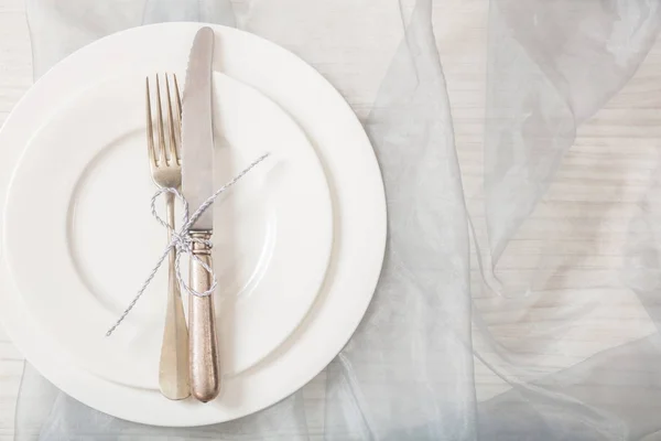 Dovolená Večeře Stolní Prostírání Prázdné Talíře Stříbrnou Vidličku Nůž Kopie — Stock fotografie
