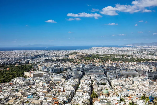 アテネの街とリカベトウスの丘からのギリシャのアクロポリスのパノラマ空撮 — ストック写真