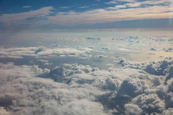 Cloudscape 배경입니다 비행기 밖으로 위에서 — 스톡 사진