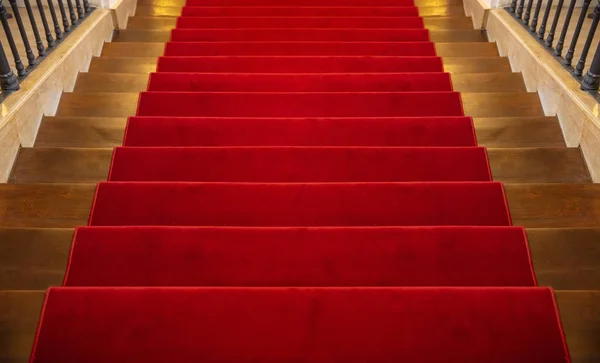 Red Carpet Luxury Wooden Stairs Going Covered Red Carpet Background — Stock Photo, Image