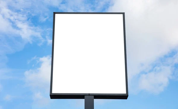 Boş Billboard Mockup Şehir Mavi Gökyüzü Arka Plan Reklam Için — Stok fotoğraf