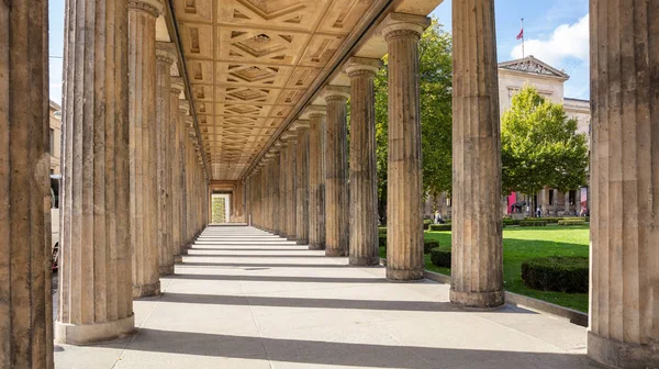 Berlin Almanya Düşük Açılı Fotoğraf Duvar Kağıdı Arka Plan Colonnade — Stok fotoğraf