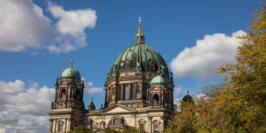 Berlin Cathedral, kubbe Berliner ada Müzesi, Berlin, Almanya, mavi gökyüzü, duvar kağıdı üzerinde.