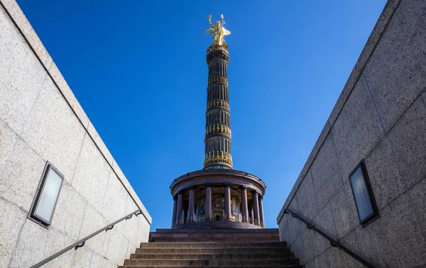 Győzelem Oszlop Berlin Németország Ellen Blue Sky Tapéta Alacsony Szög — Stock Fotó